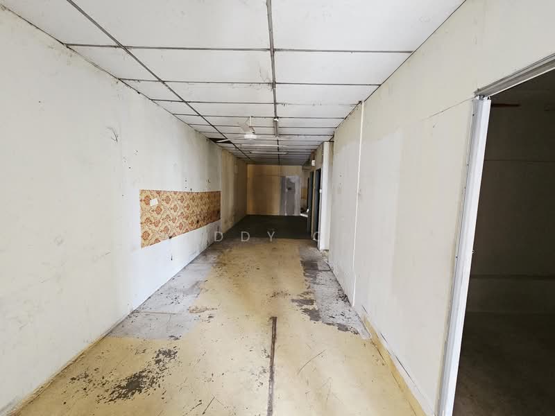 Shop / Office for Sale in Port Klang (Pelabuhan Klang) (Selangor) - Anddy Gan - Corridor - PropertyGuru.com.my