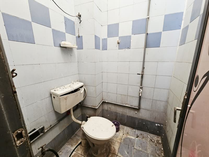 Shop / Office for Sale in Port Klang (Pelabuhan Klang) (Selangor) - Anddy Gan - Bathroom - PropertyGuru.com.my