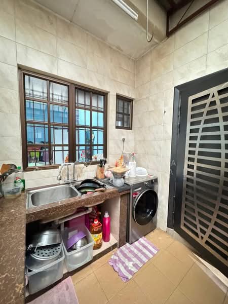 Rumah Teres 2 Tingkat untuk Dijual di Shah Alam (Selangor) - Wan Zurainah Wan Mohamad - Kitchen - PropertyGuru.com.my