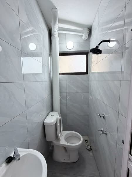 Pangsapuri untuk Dijual di Sri Delima - Alviss Tay - Bathroom - PropertyGuru.com.my