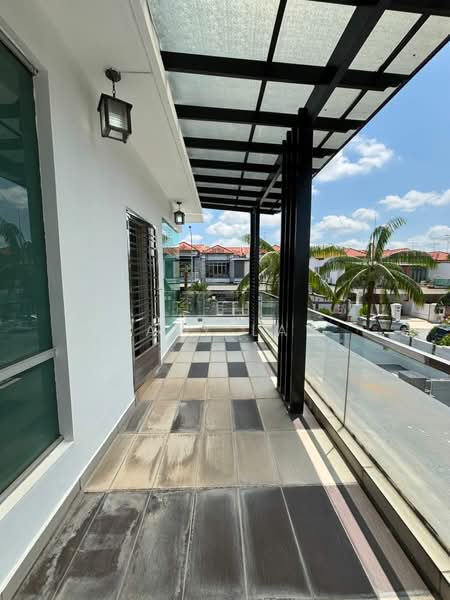 Rumah Teres 2.5 Tingkat untuk Dijual di Taman Sutera Utama (Skudai) - Savy Law - Balcony - PropertyGuru.com.my