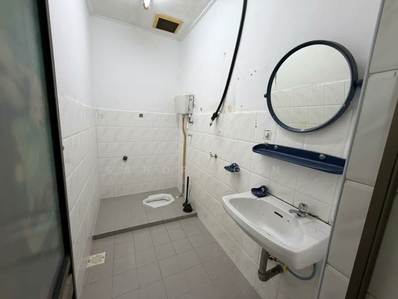 1-storey Terraced House for Sale in Taman Puteri Wangsa (Ulu Tiram) - Sandra Gan - Bathroom - PropertyGuru.com.my