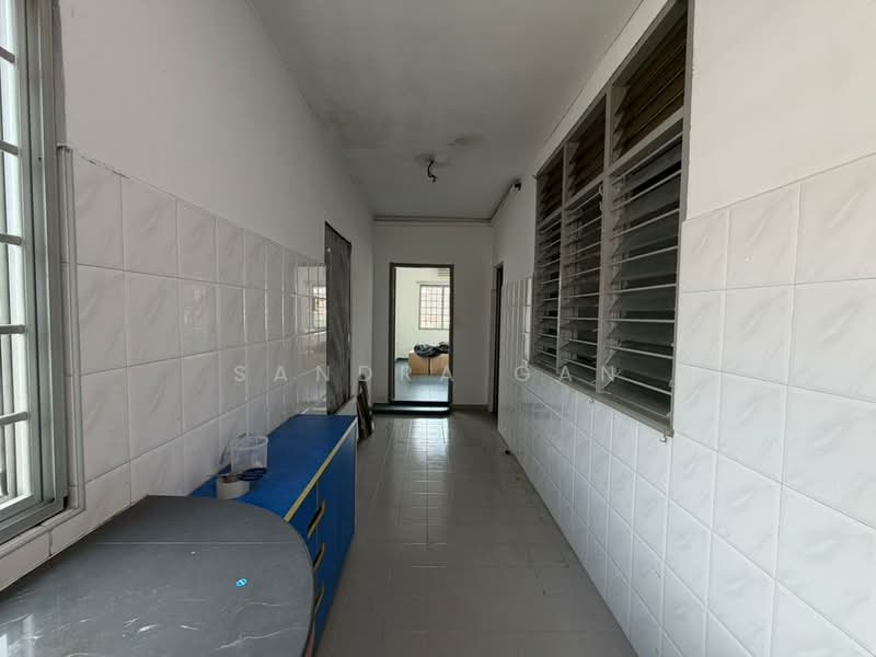 1-storey Terraced House for Sale in Taman Puteri Wangsa (Ulu Tiram) - Sandra Gan - Corridor - PropertyGuru.com.my