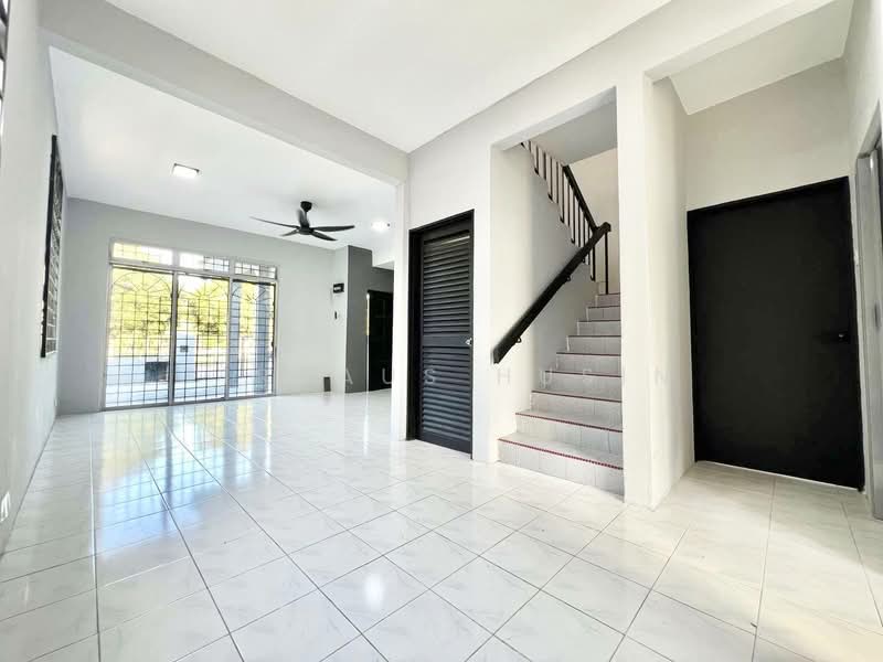 2-storey Terraced House for Sale in Taman Dahlia (Sepang) - Firdaus Husin - Living Room - PropertyGuru.com.my