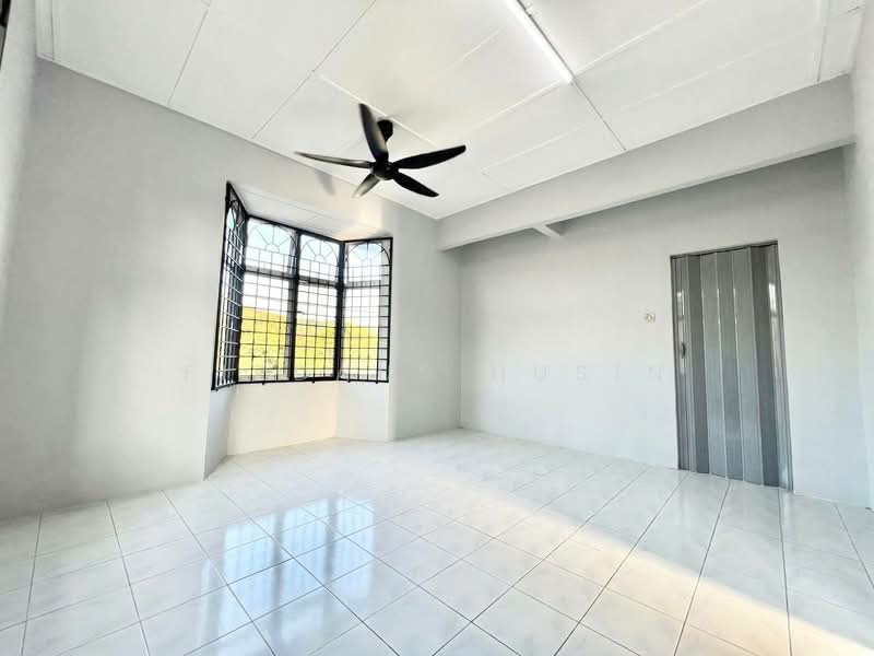 2-storey Terraced House for Sale in Taman Dahlia (Sepang) - Firdaus Husin - Living Room - PropertyGuru.com.my