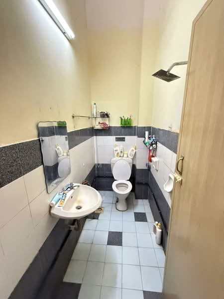 Townhouse for Sale in Subang Bestari (Shah Alam) - Tom Yip - Bathroom - PropertyGuru.com.my