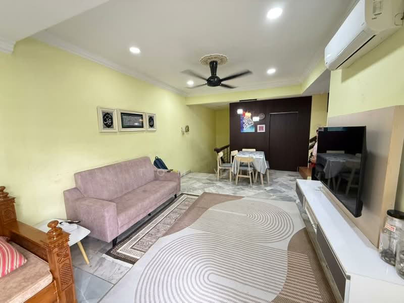 Townhouse for Sale in Subang Bestari (Shah Alam) - Tom Yip - Living Room - PropertyGuru.com.my