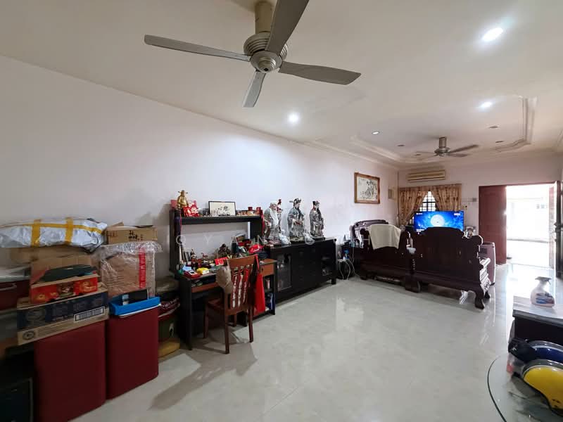 Rumah Teres 1 Tingkat untuk Dijual di Taman Jelutong (Jelutong) - Qyan Goh - Living Room - PropertyGuru.com.my