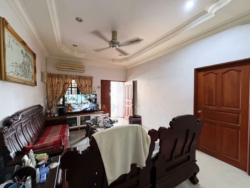 Rumah Teres 1 Tingkat untuk Dijual di Taman Jelutong (Jelutong) - Qyan Goh - Living Room - PropertyGuru.com.my