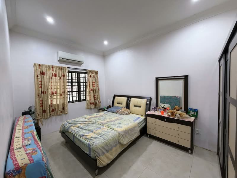 Rumah Teres 1 Tingkat untuk Dijual di Taman Jelutong (Jelutong) - Qyan Goh - Bedroom - PropertyGuru.com.my
