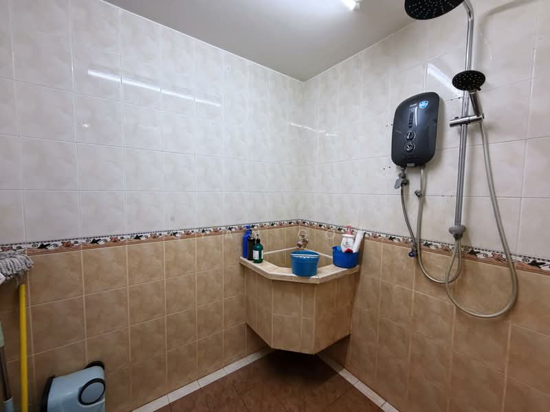 Rumah Teres 1 Tingkat untuk Dijual di Taman Jelutong (Jelutong) - Qyan Goh - Bathroom - PropertyGuru.com.my