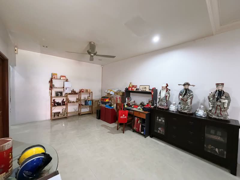Rumah Teres 1 Tingkat untuk Dijual di Taman Jelutong (Jelutong) - Qyan Goh - Living Room - PropertyGuru.com.my