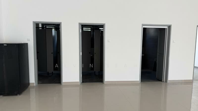 Factory for Rent in Taman Desa Cemerlang (Ulu Tiram) - Alvin Seah - Bathroom - PropertyGuru.com.my