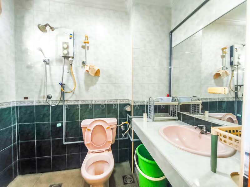 Pangsapuri untuk Dijual di Apartment Arena Shamelin - Aaron Wong - Bathroom - PropertyGuru.com.my