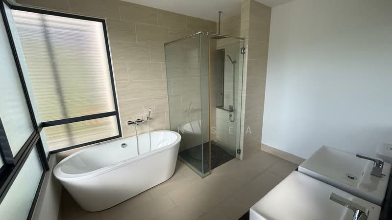 Semi-Detached House for Sale in Leisure Farm (Gelang Patah) - Alvin Seah - Bathroom - PropertyGuru.com.my