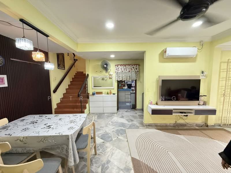 Townhouse for Sale in Subang Bestari (Shah Alam) - Patrick Leong - Living Room - PropertyGuru.com.my