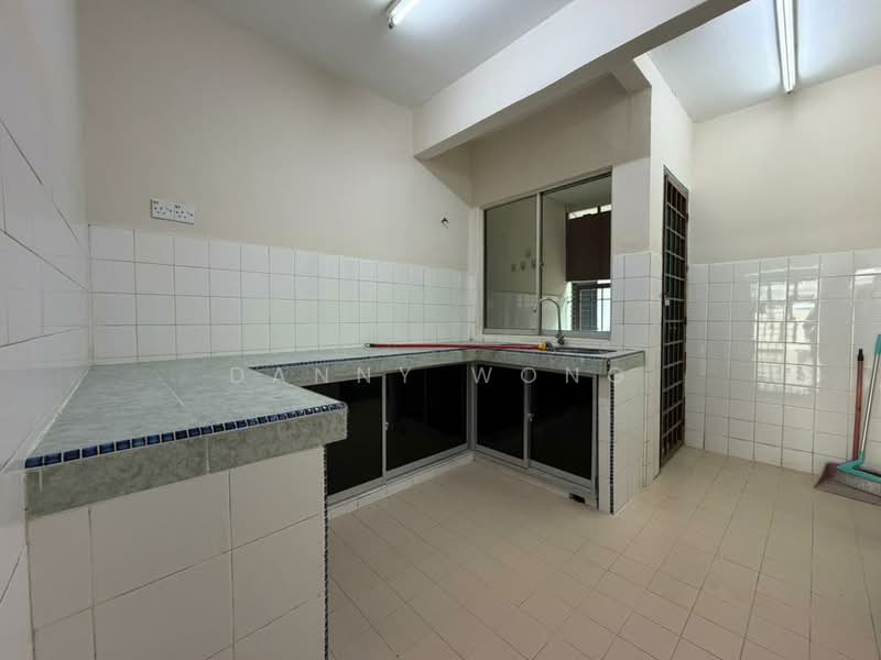 2-storey Terraced House for Sale in Bandar Country Homes (Rawang) - Danny Wong - Kitchen - PropertyGuru.com.my