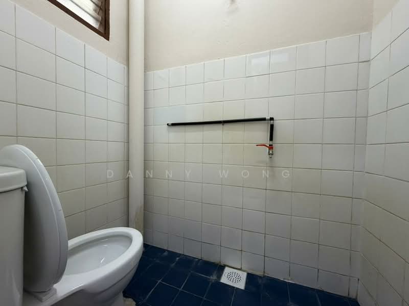 2-storey Terraced House for Sale in Bandar Country Homes (Rawang) - Danny Wong - Bathroom - PropertyGuru.com.my