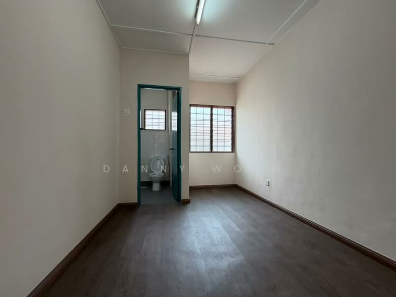 2-storey Terraced House for Sale in Bandar Country Homes (Rawang) - Danny Wong - Bathroom - PropertyGuru.com.my