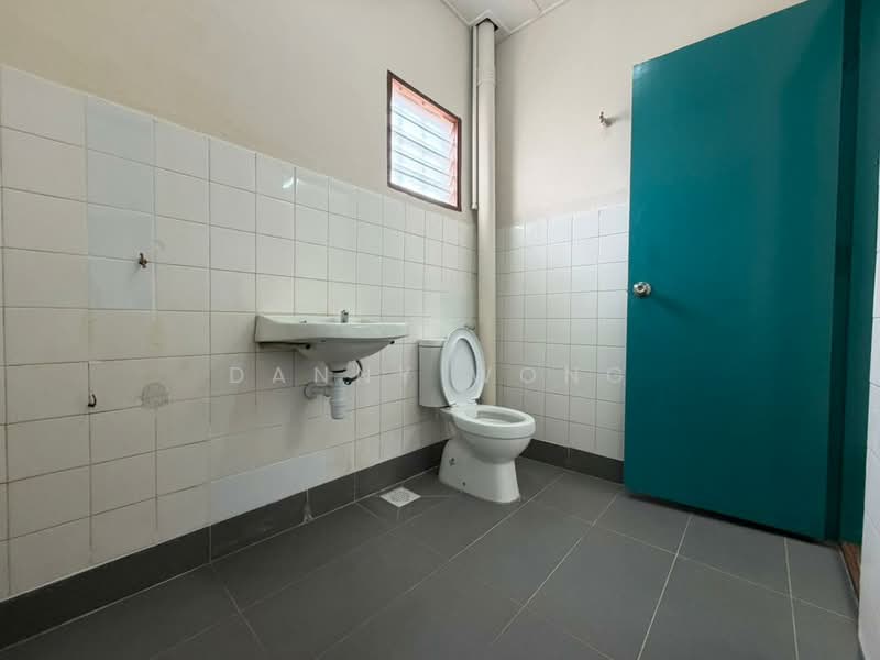 2-storey Terraced House for Sale in Bandar Country Homes (Rawang) - Danny Wong - Bathroom - PropertyGuru.com.my
