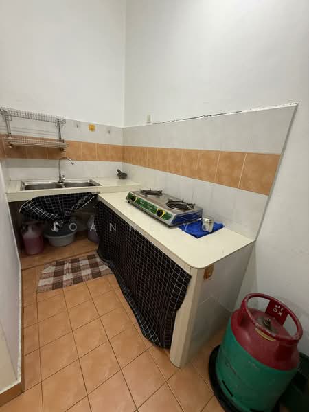 Rumah Teres 2 Tingkat untuk Dijual di Taman Bestari Indah (Ulu Tiram) - JOANNE YONG - Kitchen - PropertyGuru.com.my