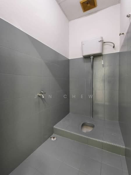 Rumah Teres 1 Tingkat untuk Dijual di Johor Bahru (Johor) - Jin Chew - Bathroom - PropertyGuru.com.my
