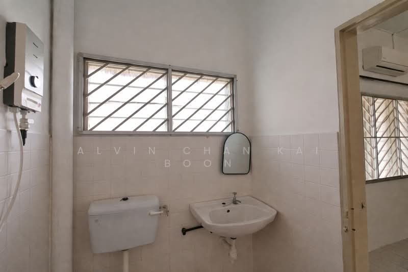 2-storey Terraced House for Rent in Taman Bukit Beruang (Bukit Baru) - Alvin Chan Kai Boon - Bathroom - PropertyGuru.com.my