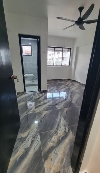 Flat for Sale at Taman Impian Emas - Kalai Selvan - Bathroom - PropertyGuru.com.my
