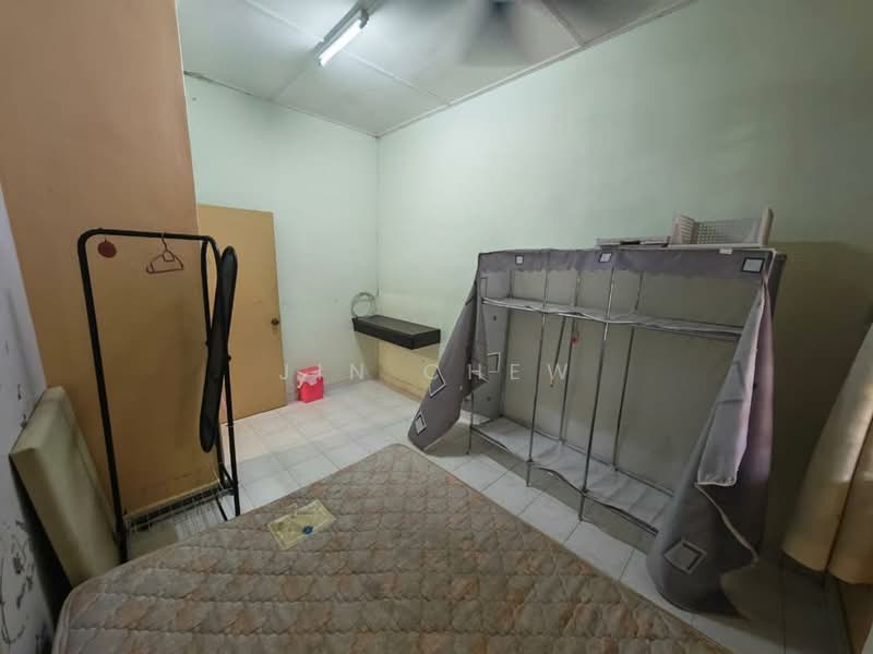 1.5-storey Terraced House for Sale in Johor Bahru (Johor) - Jin Chew - Bedroom - PropertyGuru.com.my
