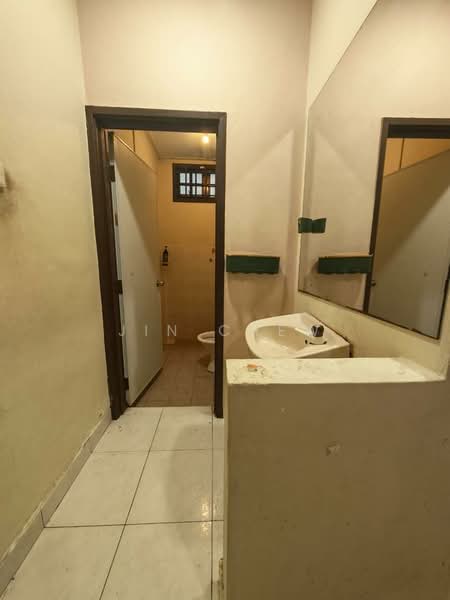 Rumah Teres 1.5 Tingkat untuk Disewa di Johor Bahru (Johor) - Jin Chew - Bathroom - PropertyGuru.com.my