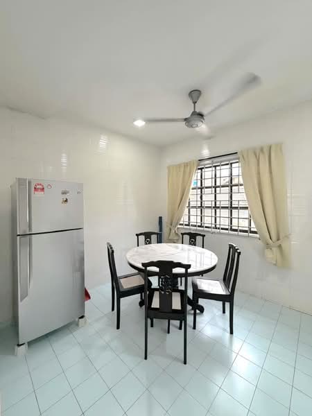 Rumah Teres 2 Tingkat untuk Disewa di Bandar Selesa Jaya (Skudai) - Ken Liew - Dining Room - PropertyGuru.com.my