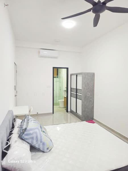 Servis Apartment untuk Disewa di Savana @ Utropolis - Adrian Foo - Bedroom - PropertyGuru.com.my