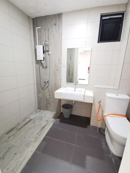Servis Apartment untuk Disewa di Arte S - Vincent Tan - Bathroom - PropertyGuru.com.my