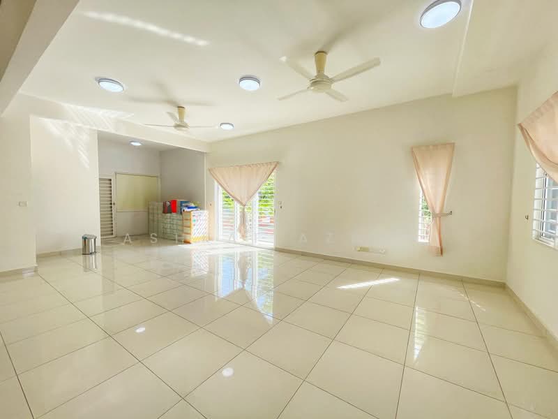 2-storey Terraced House for Sale in Cyberjaya (Selangor) - Ashraf Azwan - Living Room - PropertyGuru.com.my