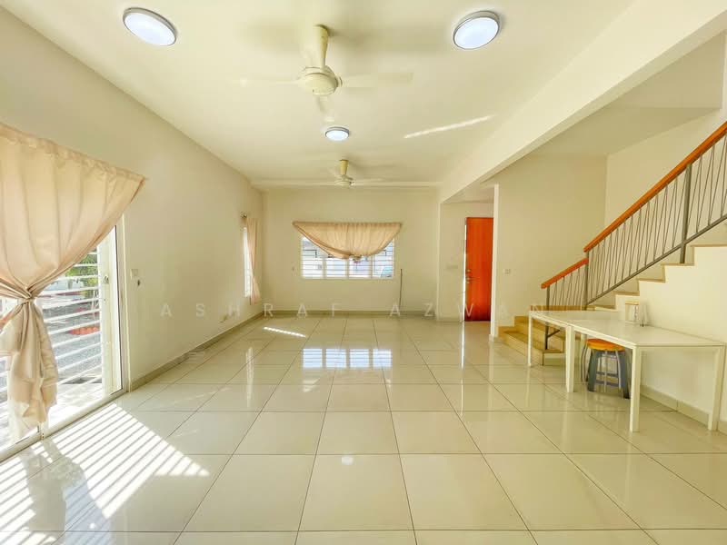 2-storey Terraced House for Sale in Cyberjaya (Selangor) - Ashraf Azwan - Living Room - PropertyGuru.com.my