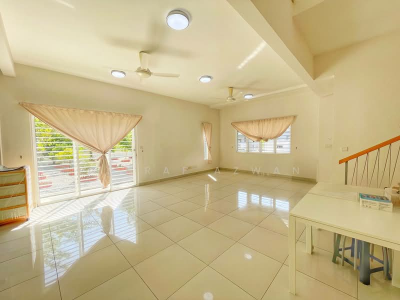 2-storey Terraced House for Sale in Cyberjaya (Selangor) - Ashraf Azwan - Living Room - PropertyGuru.com.my