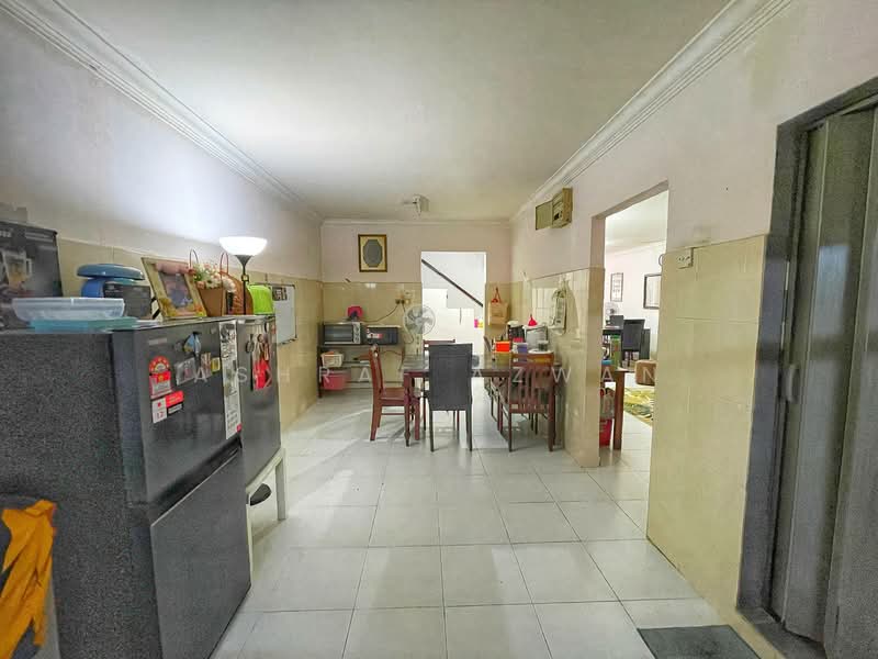 2-storey Terraced House for Sale in Bandar Baru Bangi (Selangor) - Ashraf Azwan - Living Room - PropertyGuru.com.my