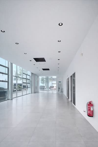 Shop / Office for Rent in Seri Kembangan (Selangor) - Lisa Woon - Corridor - PropertyGuru.com.my