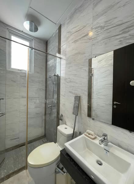 Kondominium untuk Dijual di The Cantonment - Anne Lee - Bathroom - PropertyGuru.com.my
