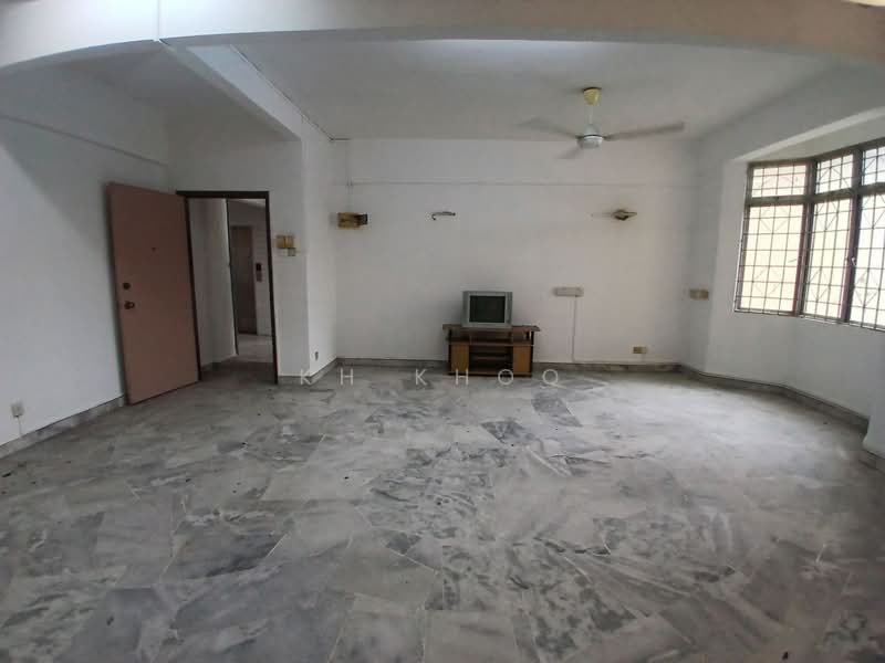 Pangsapuri untuk Disewa di Subang Perdana Goodyear Court 7 - KH Khoo - Living Room - PropertyGuru.com.my