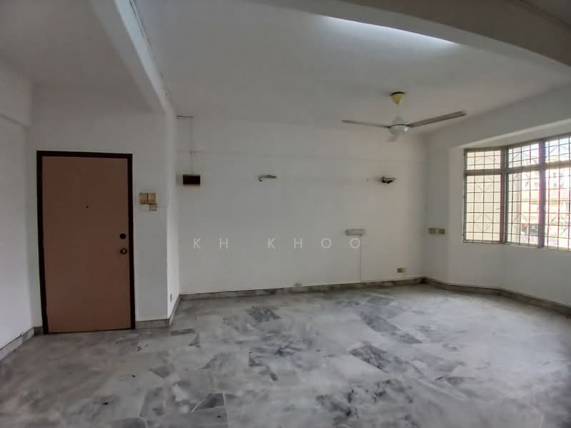 Pangsapuri untuk Disewa di Subang Perdana Goodyear Court 7 - KH Khoo - Living Room - PropertyGuru.com.my