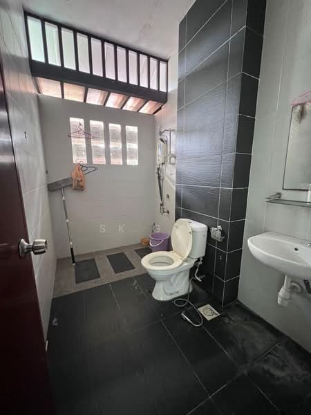 Cluster House for Sale in Taman Sutera Utama (Skudai) - SK GOO - Bathroom - PropertyGuru.com.my