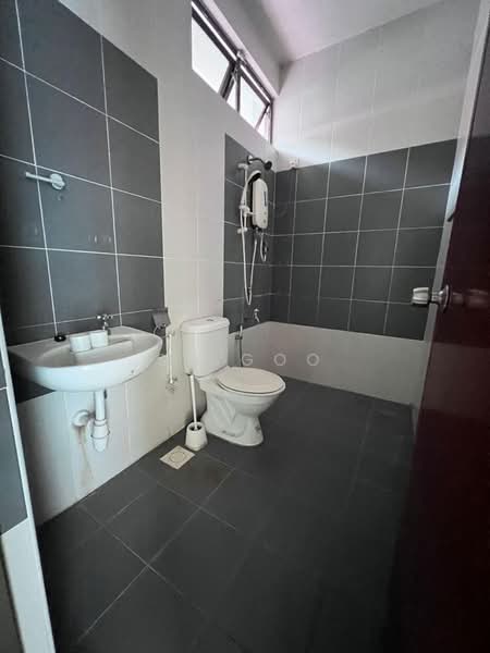 Cluster House for Sale in Taman Sutera Utama (Skudai) - SK GOO - Bathroom - PropertyGuru.com.my