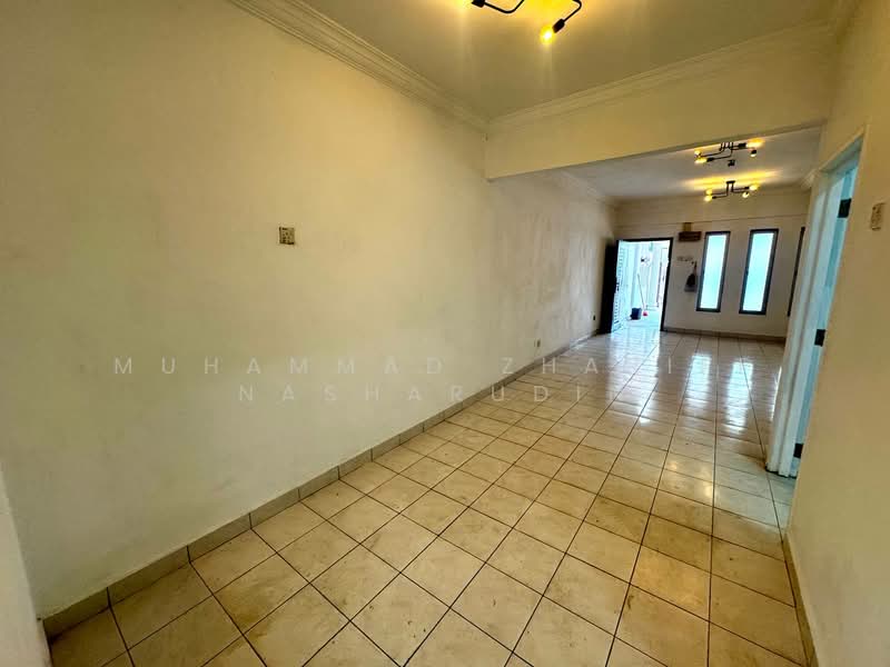 2-storey Terraced House for Sale in Kota Perdana (Seri Kembangan) - Muhammad Zhariff Nasharudin - Living Room - PropertyGuru.com.my