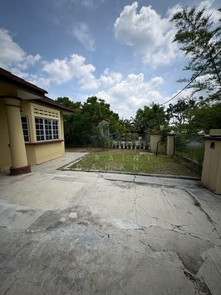 Bungalow for Sale in Bandar Mahkota Banting (Tanjong Duabelas) - Noraini Dahan - Exterior - PropertyGuru.com.my