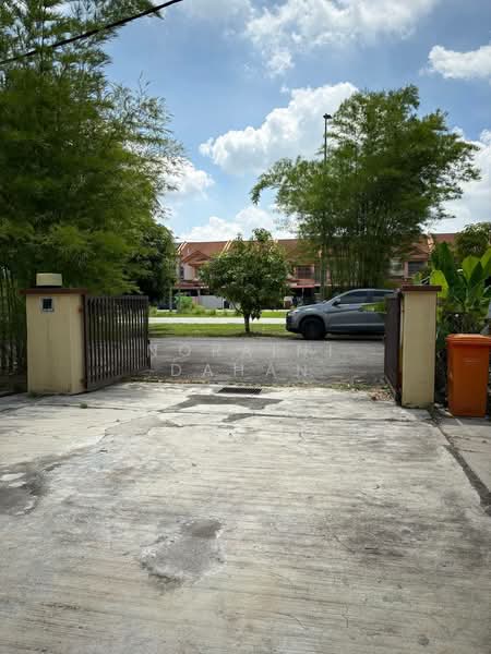 Bungalow for Sale in Bandar Mahkota Banting (Tanjong Duabelas) - Noraini Dahan - Exterior - PropertyGuru.com.my