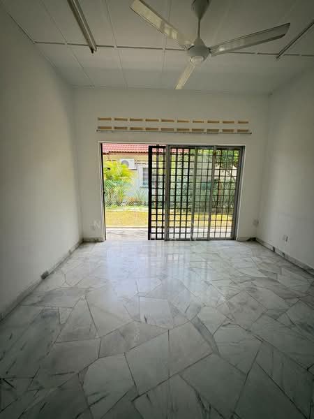 Bungalow for Sale in Bandar Mahkota Banting (Tanjong Duabelas) - Noraini Dahan - Living Room - PropertyGuru.com.my