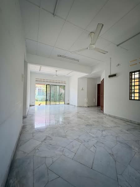 Bungalow for Sale in Bandar Mahkota Banting (Tanjong Duabelas) - Noraini Dahan - Living Room - PropertyGuru.com.my
