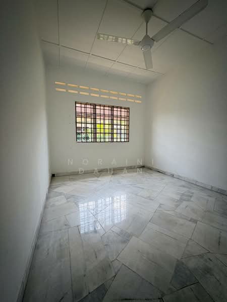Bungalow for Sale in Bandar Mahkota Banting (Tanjong Duabelas) - Noraini Dahan - Interior - PropertyGuru.com.my