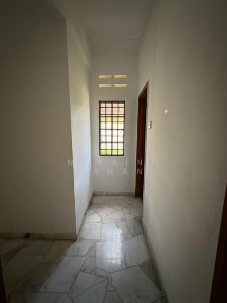 Bungalow for Sale in Bandar Mahkota Banting (Tanjong Duabelas) - Noraini Dahan - Corridor - PropertyGuru.com.my